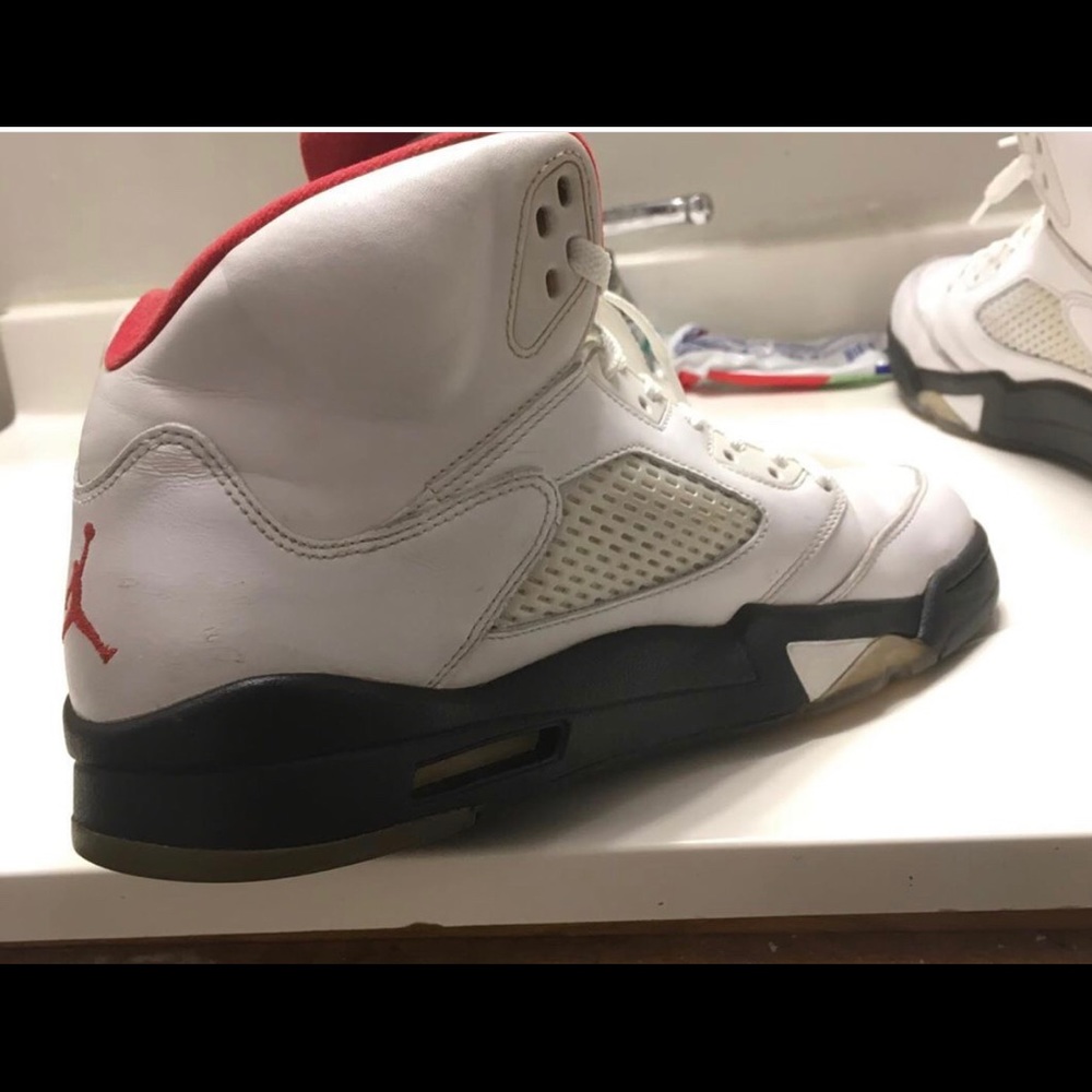 2013 fire red silver tongue Jordan 5 - Picture 3 of 4
